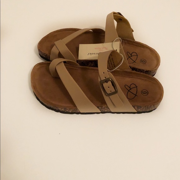 BNWT Tan Bobbie Brown Sandals - Picture 2 of 4